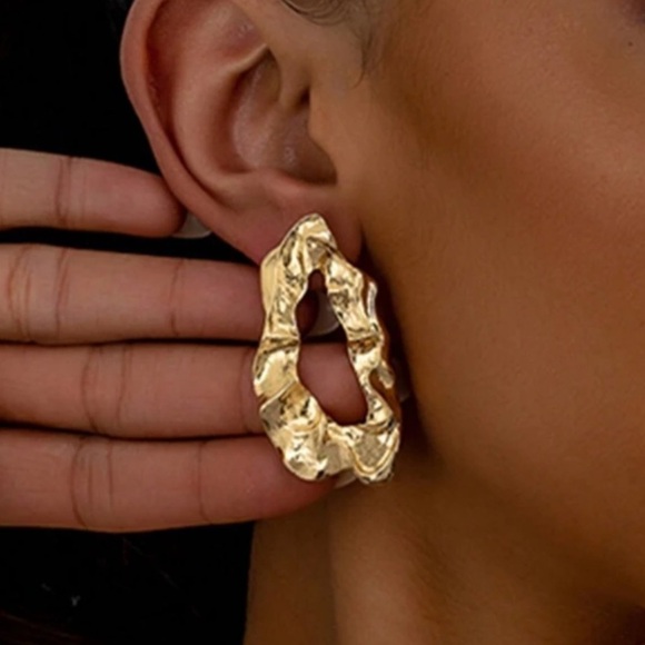 gold circle elegant statement earrings - Picture 1 of 4